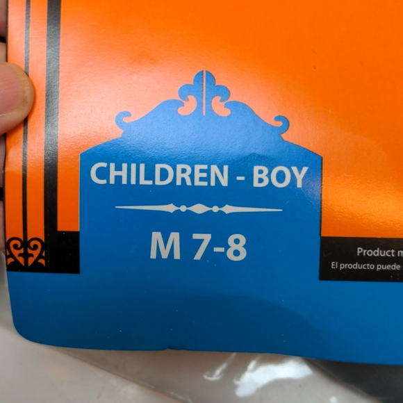 Vampire Costume - Size 7-8 - Picture 5 of 5